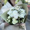 Букет Белый танец с хризантемами и розами