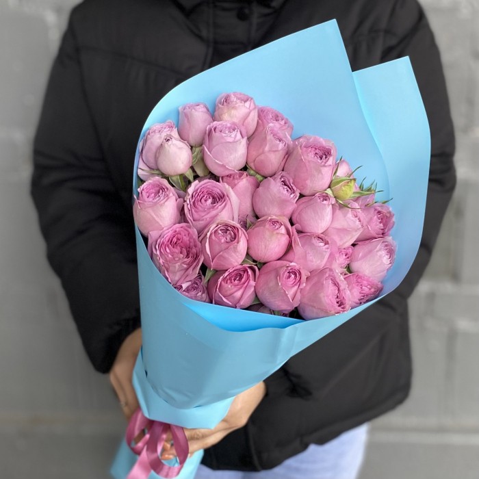 7 кустовых пионовидных роз Лавэндер Лейс с эвкалиптом