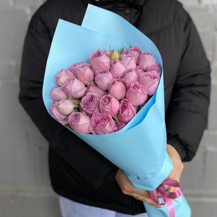 7 кустовых пионовидных роз Лавэндер Лейс с эвкалиптом