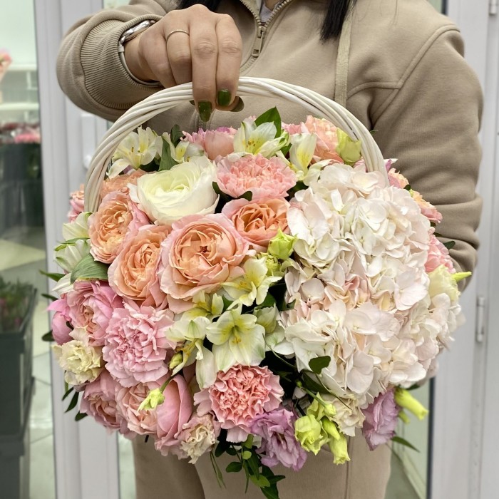 Букет в корзине Легкость мечты