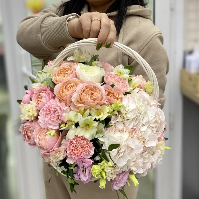 Букет в корзине Легкость мечты