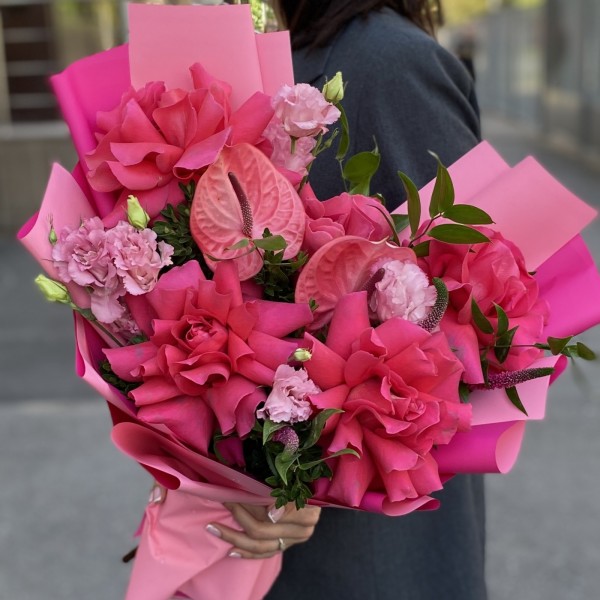 Букет Малиновый Рай с антуриумом