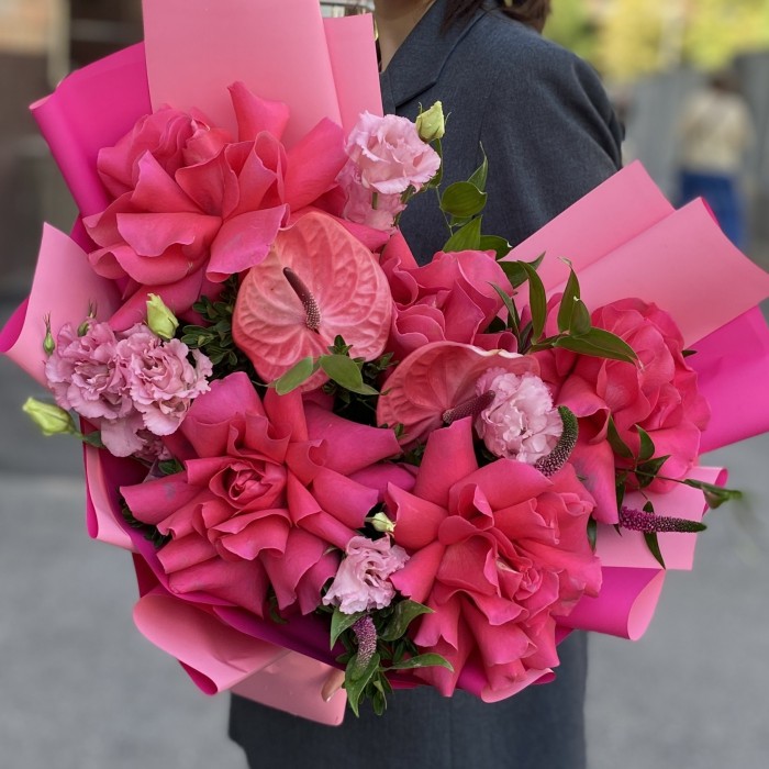 Букет Малиновый Рай с антуриумом