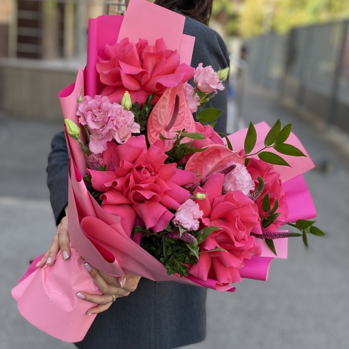 Букет Малиновый Рай с антуриумом