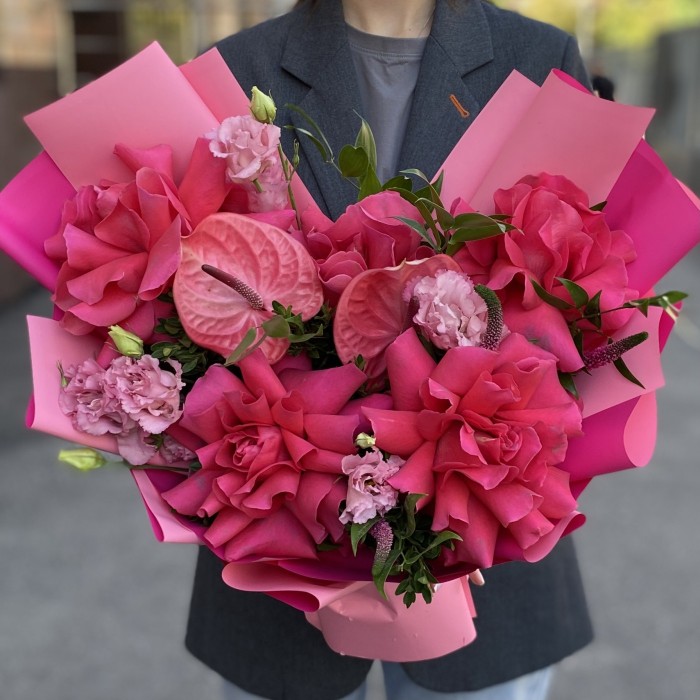 Букет Малиновый Рай с антуриумом