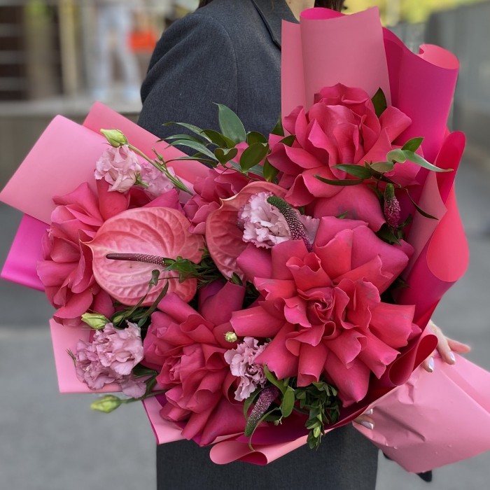 Букет Малиновый Рай с антуриумом