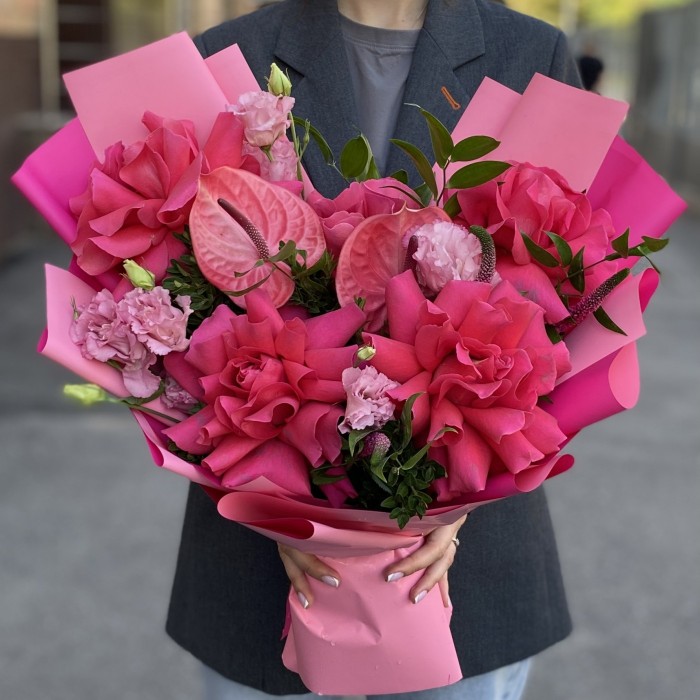 Букет Малиновый Рай с антуриумом