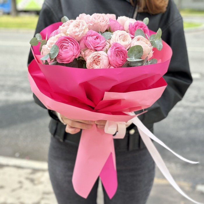 Букет Мансфилд Парк и ранункулюсы