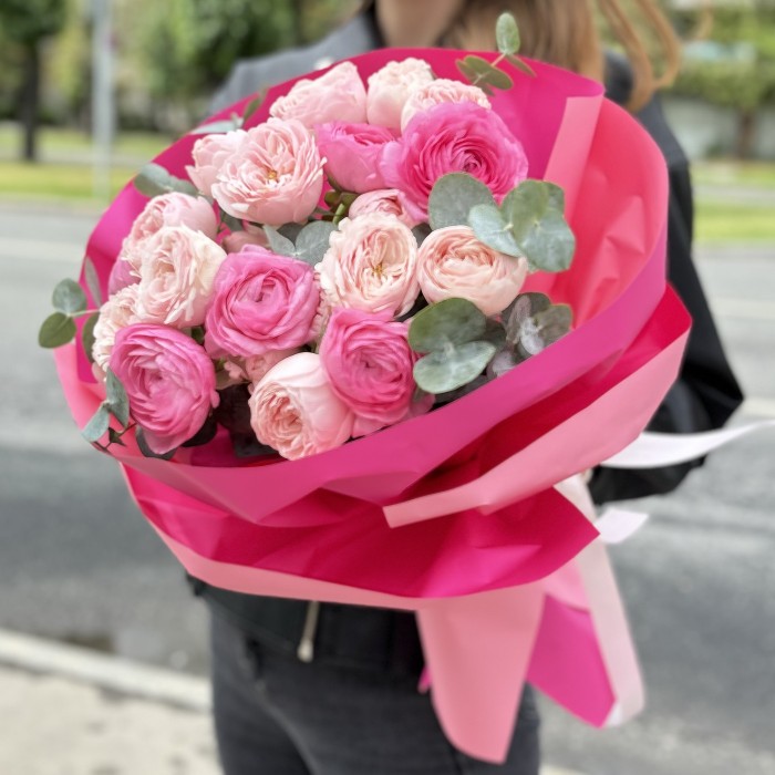 Букет Мансфилд Парк и ранункулюсы