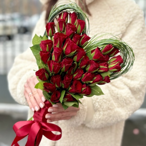 Букет Сердце с красными розами