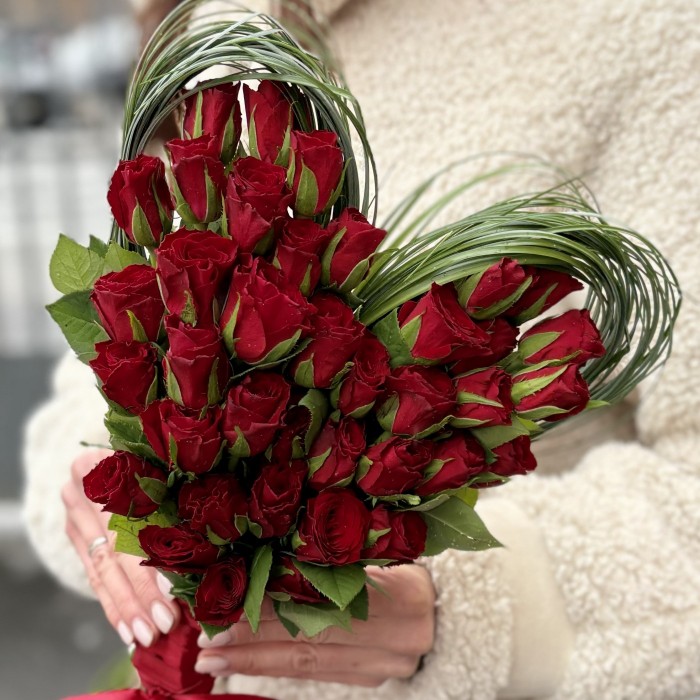 Букет Сердце с красными розами