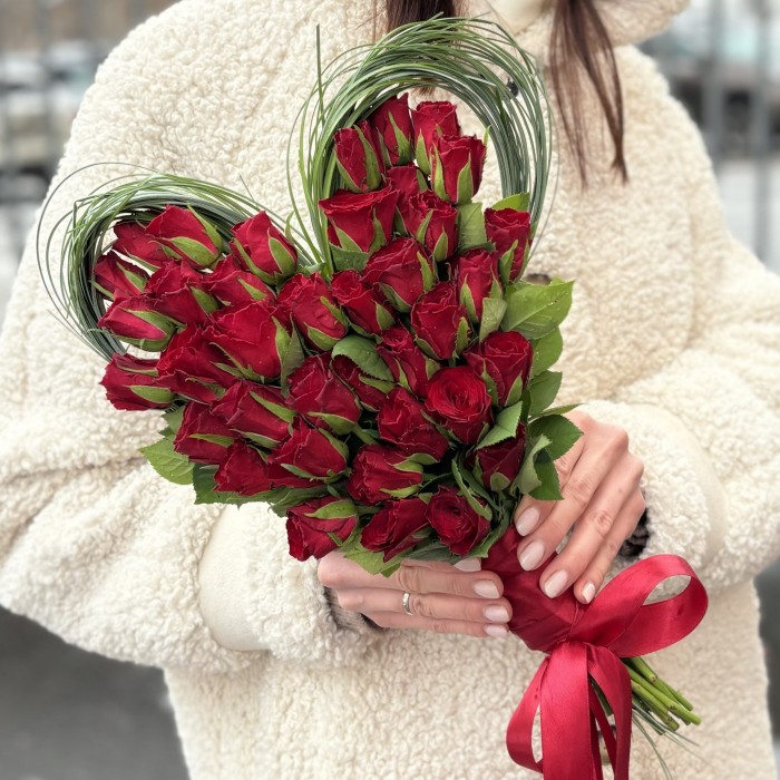 Букет Сердце с красными розами
