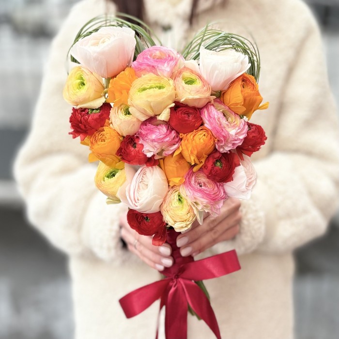 Букет Сердце с ранункулюсами