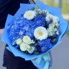 Букет Скай блю с гортензией и герберами