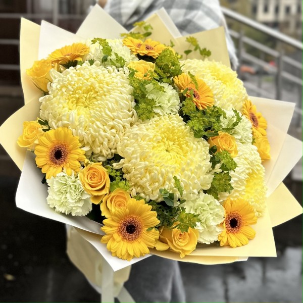 Букет с хризантемами Солнечный день