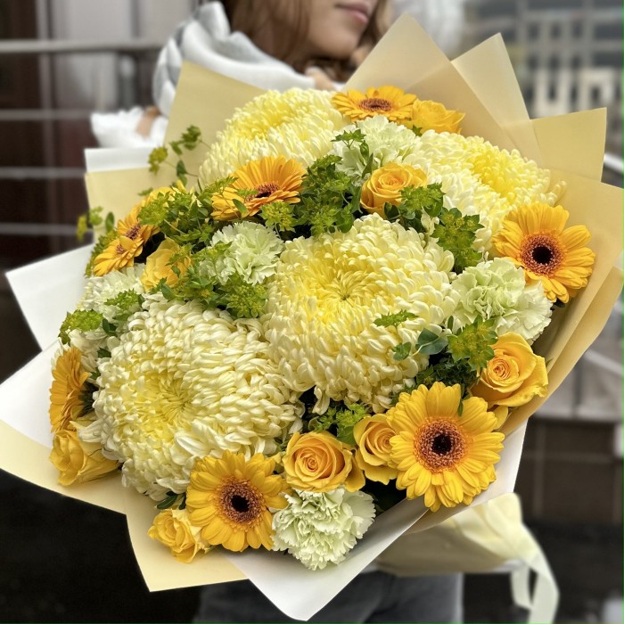 Букет с хризантемами Солнечный день