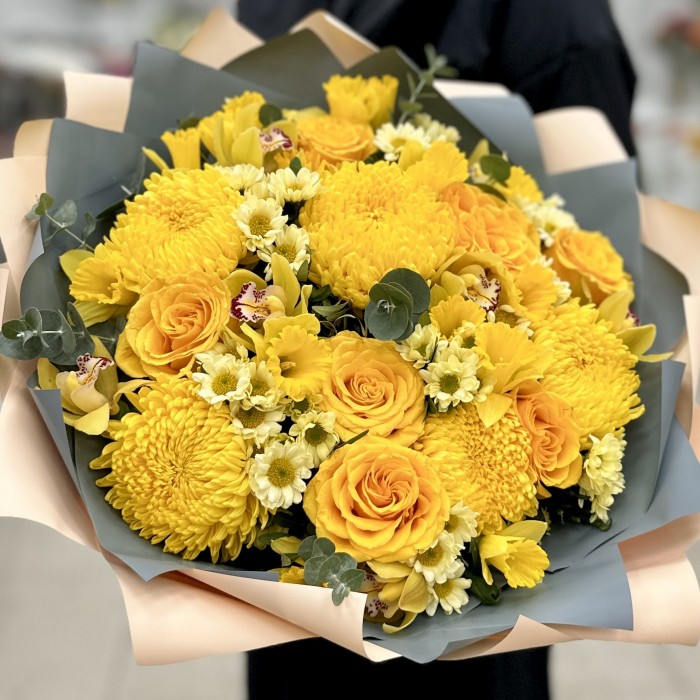 Букет Солнечный зайчик с желтыми хризантемами