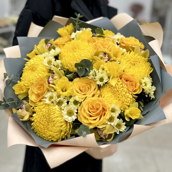 Букет Солнечный зайчик с желтыми хризантемами