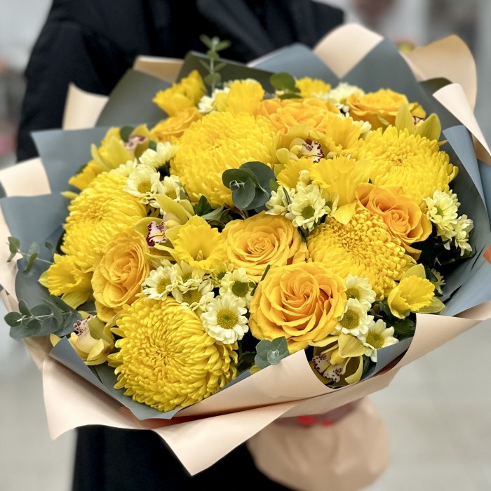 Букет Солнечный зайчик с желтыми хризантемами