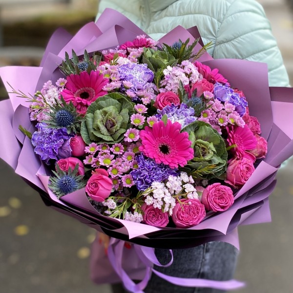 Букет с малиновыми герберами Сумеречный сад