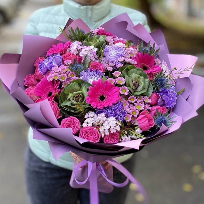 Букет с малиновыми герберами Сумеречный сад
