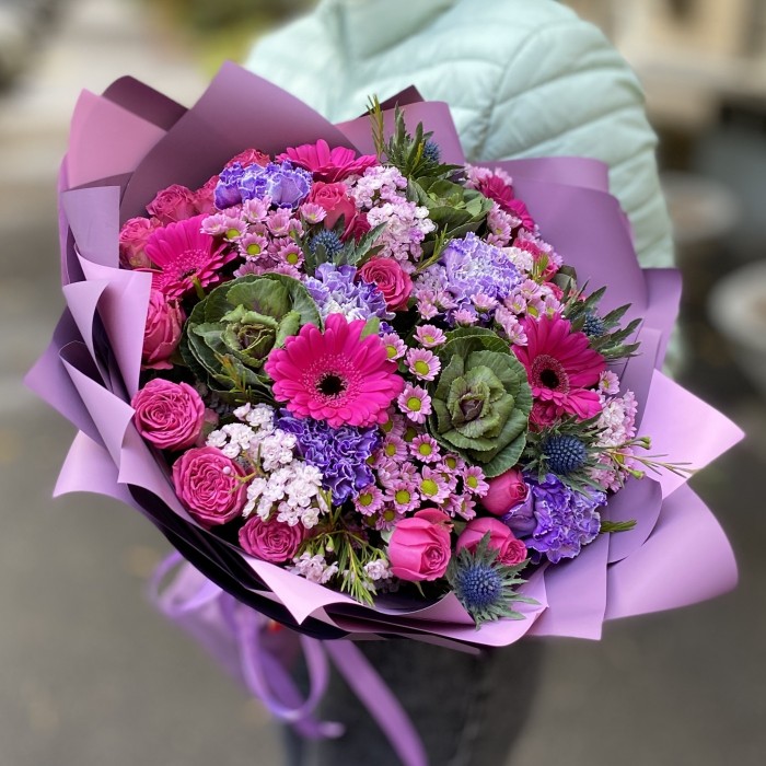 Букет с малиновыми герберами Сумеречный сад
