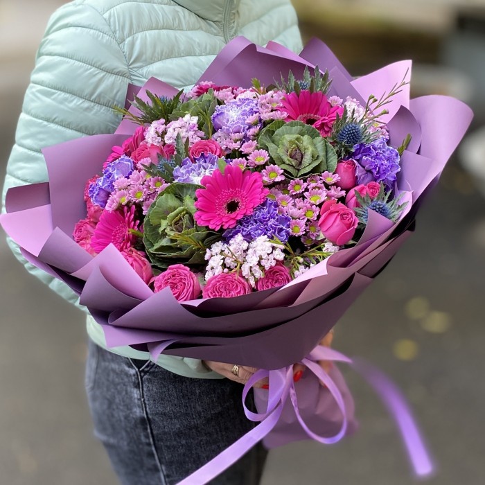Букет с малиновыми герберами Сумеречный сад