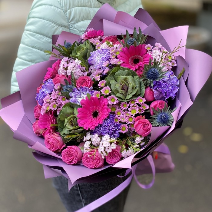 Букет с малиновыми герберами Сумеречный сад