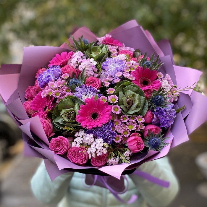 Букет с малиновыми герберами Сумеречный сад