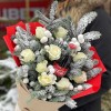 Букет Свежесть Зимы с розами, нобилисом и кока-колой