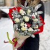 Букет Свежесть Зимы с розами, нобилисом и кока-колой