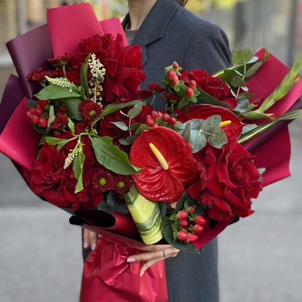 Букет Танец Огня с антуриумом