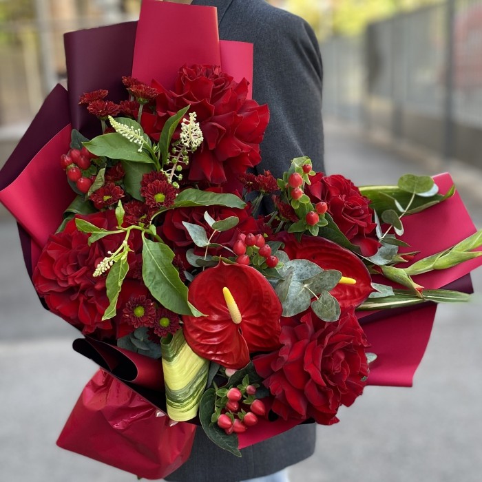 Букет Танец Огня с антуриумом