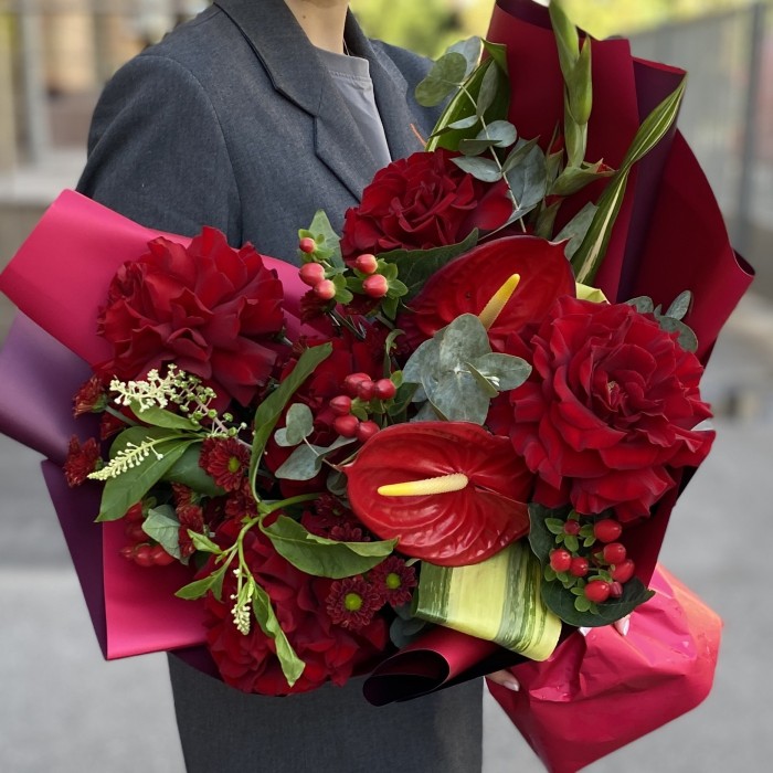 Букет Танец Огня с антуриумом