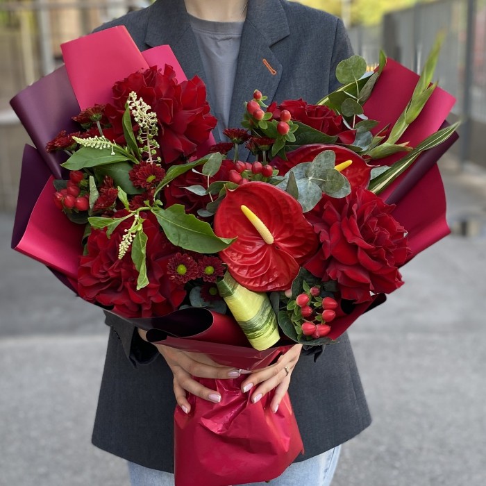 Букет Танец Огня с антуриумом