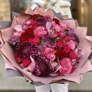 Букет Вдохновение с орхидеями и кустовыми розами