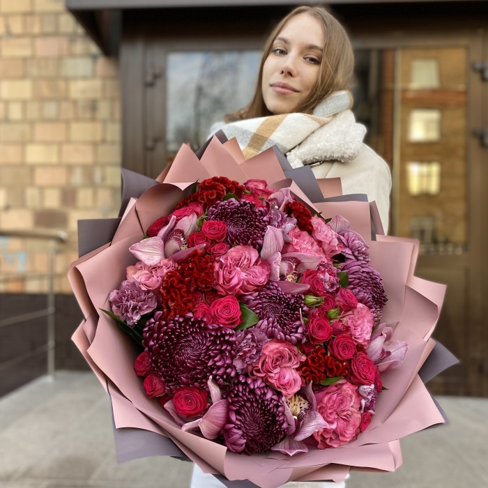 Букет Вдохновение с орхидеями и кустовыми розами