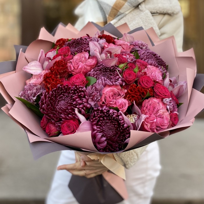 Букет Вдохновение с орхидеями и кустовыми розами