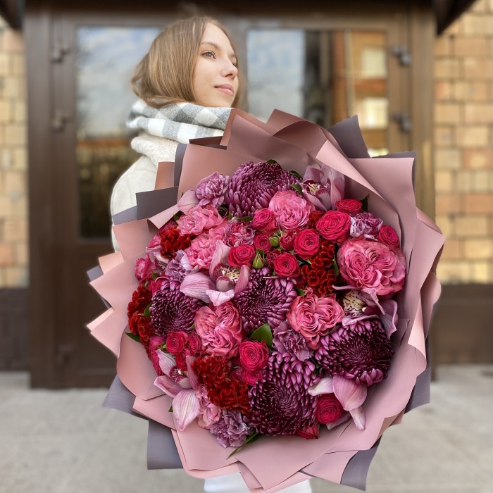 Букет Вдохновение с орхидеями и кустовыми розами