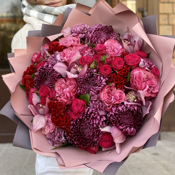 Букет Вдохновение с орхидеями и кустовыми розами