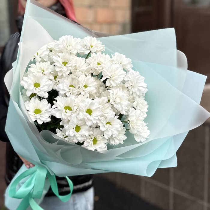 Букет белых кустовых хризантем Бакарди