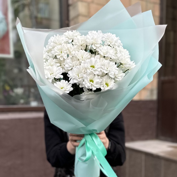 Букет белых кустовых хризантем Бакарди