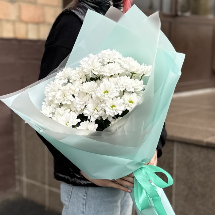 Букет белых кустовых хризантем Бакарди