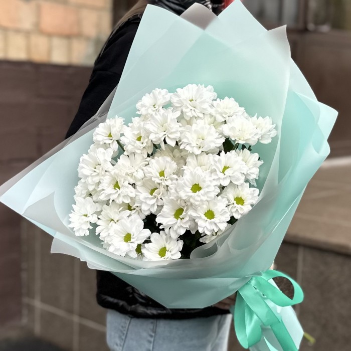 Букет белых кустовых хризантем Бакарди