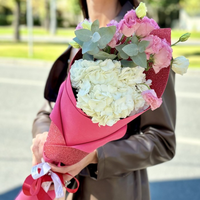 Букет для девочки с гортензией