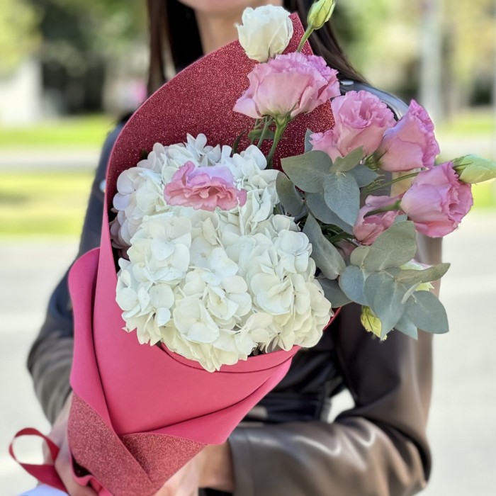 Букет для девочки с гортензией
