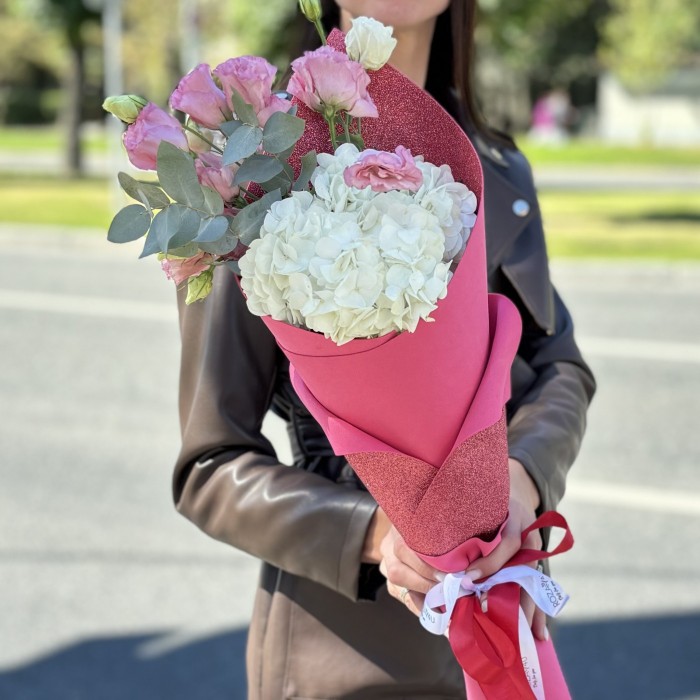 Букет для девочки с гортензией