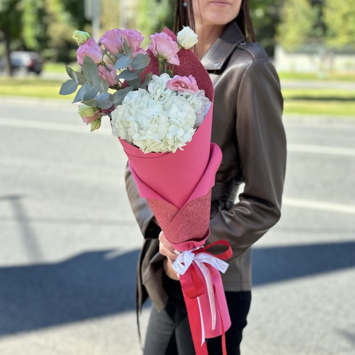 Букет для девочки с гортензией