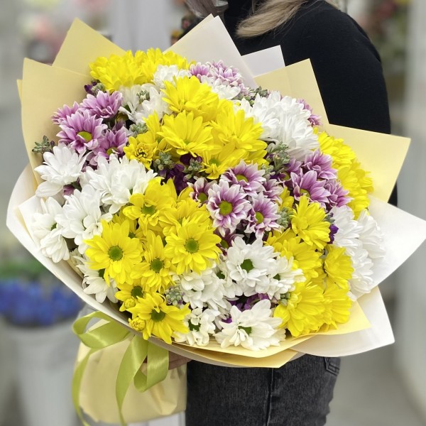 Букет хризантем с ароматной маттиолой