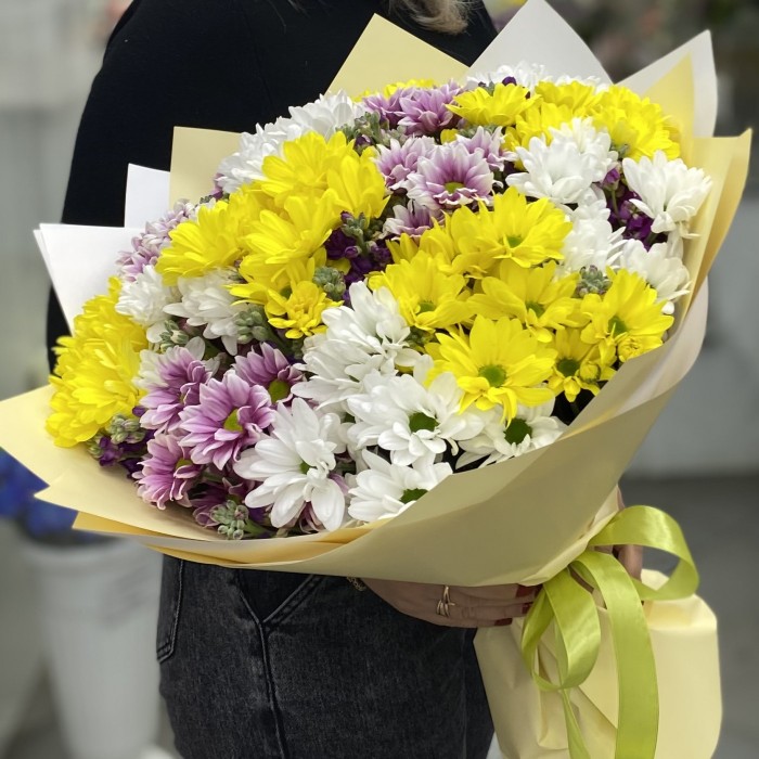 Букет хризантем с ароматной маттиолой